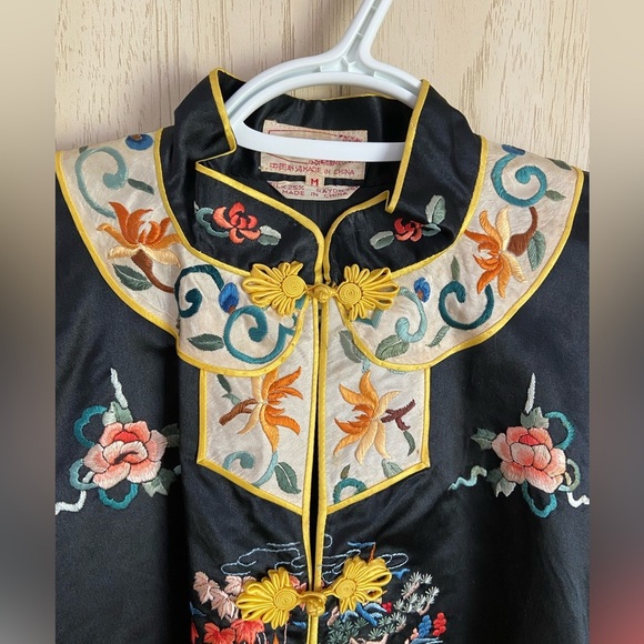 Vintage 1960s Bai Hua Hand-Embrioidered Chinese Silk Jacket Size Medium - Picture 6 of 16